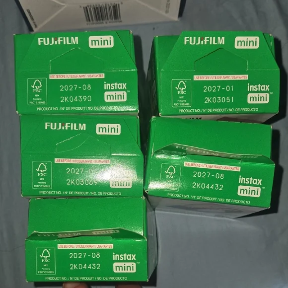 Fujifilm Instax Mini Instant Film Pack - Green and White - Picture 3 of 3